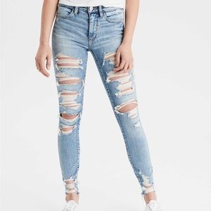 Ripped Light Wash American Eagle Jeans